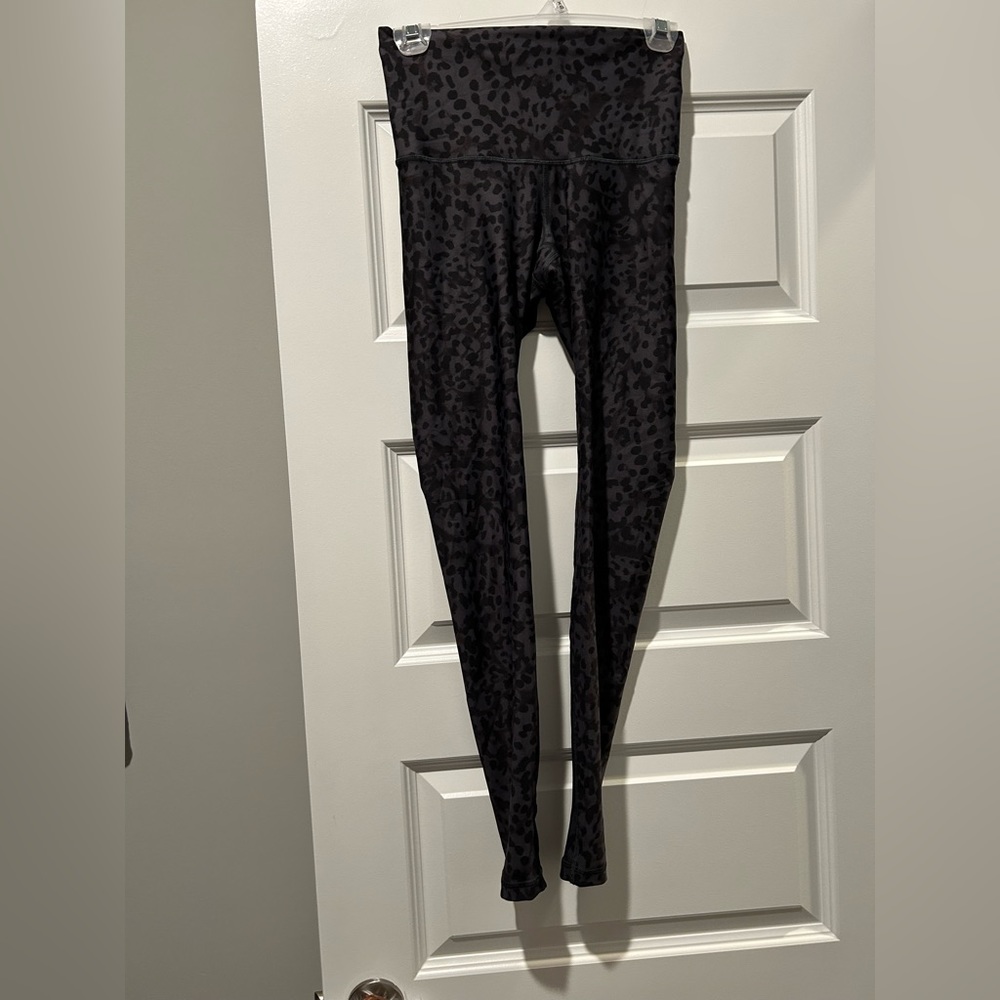 Old Navy Gray Leopard Leggings